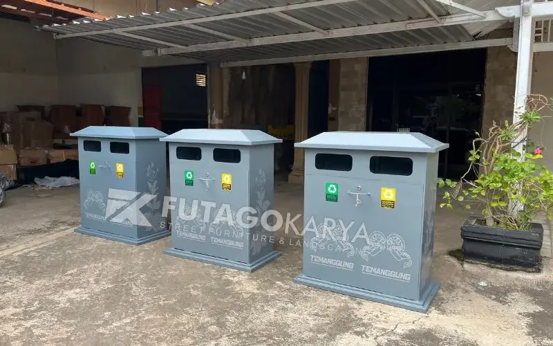 Tempat Sampah dari Besi