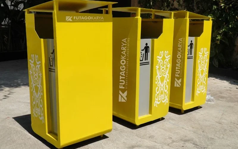 Tong Sampah dari Besi