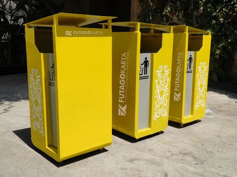 Tong Sampah dari Besi
