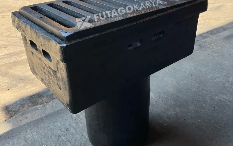 Deck drain plaza