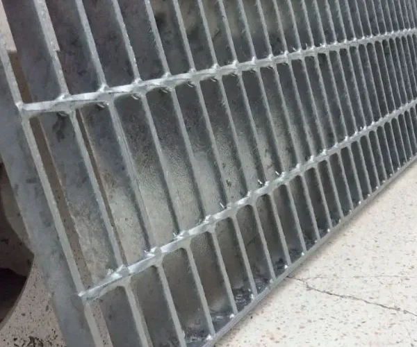 Grating Besi Cor 3 600x600 1 600x500