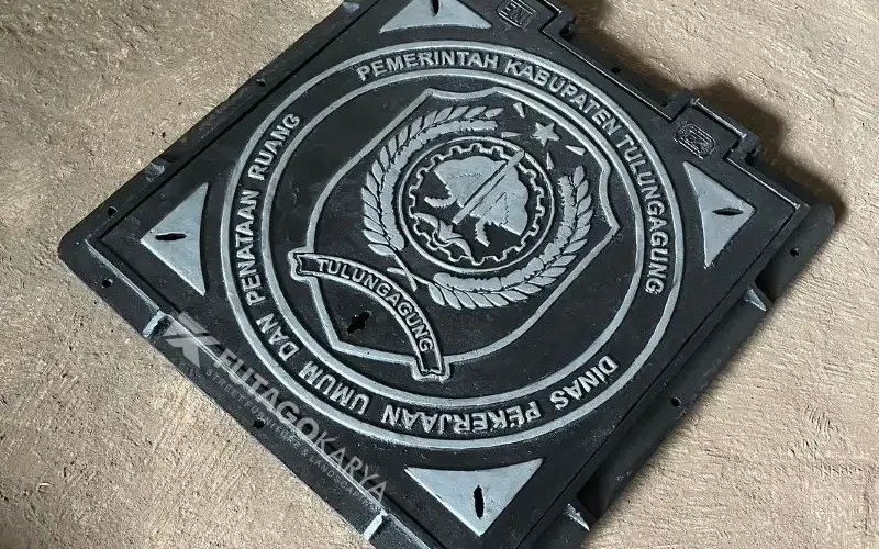 Manhole Komposit vs Cast Iron