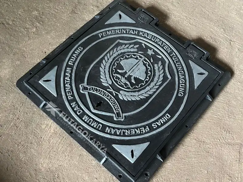 Manhole Komposit vs Cast Iron