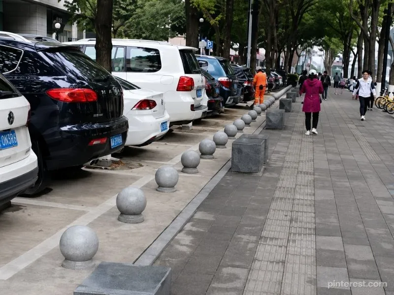 Fungsi bollard teraso sebagai pembatas dan elemen estetika kawasan