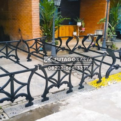Desain Dudukan Meja