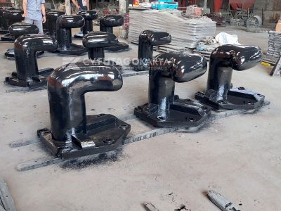 Marine mooring bollard