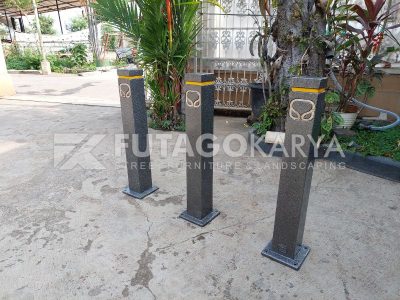 Material bollard jalan