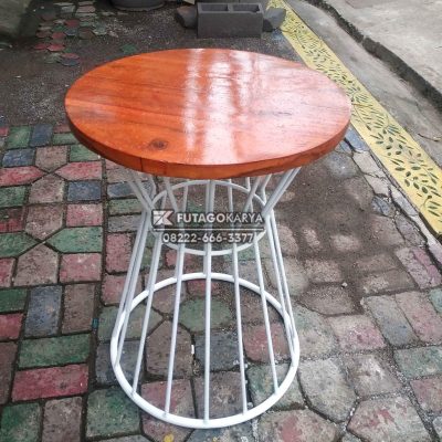 Meja Taman dengan Kaki Unik 2021 Futago Karya