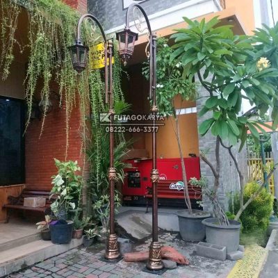 Taman yang Indah dengan Tiang Lampu Antik Unik 2021