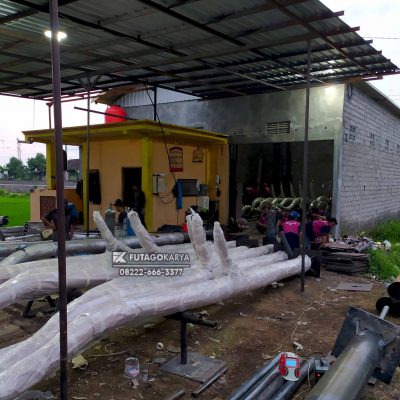 Tempat Produksi Kembar Teknika Proyek Tiang Lampu Labuan Bajo 2021