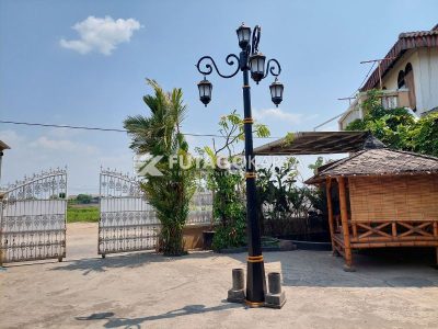 Tiang Lampu Jalan Klasik (1) Tiang Lampu Jalan Klasik