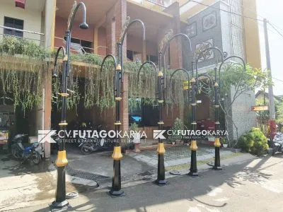 Tiang Lampu Jalan Minimalis Bahan Besi