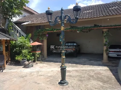Tiang lampu Jalan