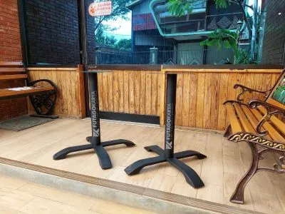 kaki meja besi
