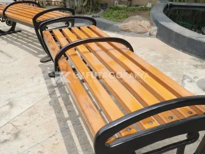 kursi besi panjang