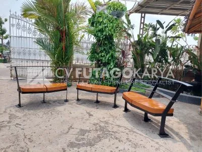 kursi taman kayu unik (1)