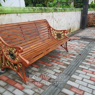 Kursi Trotoar Antik Besi Cor Blitar