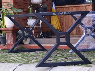 model kaki meja tamu