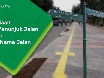 perbedaan tiang penunjuk arah dengan papan nama jalan