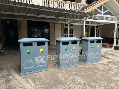 tempat sampah besi untuk area publik