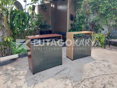 tempat sampah kotak besi